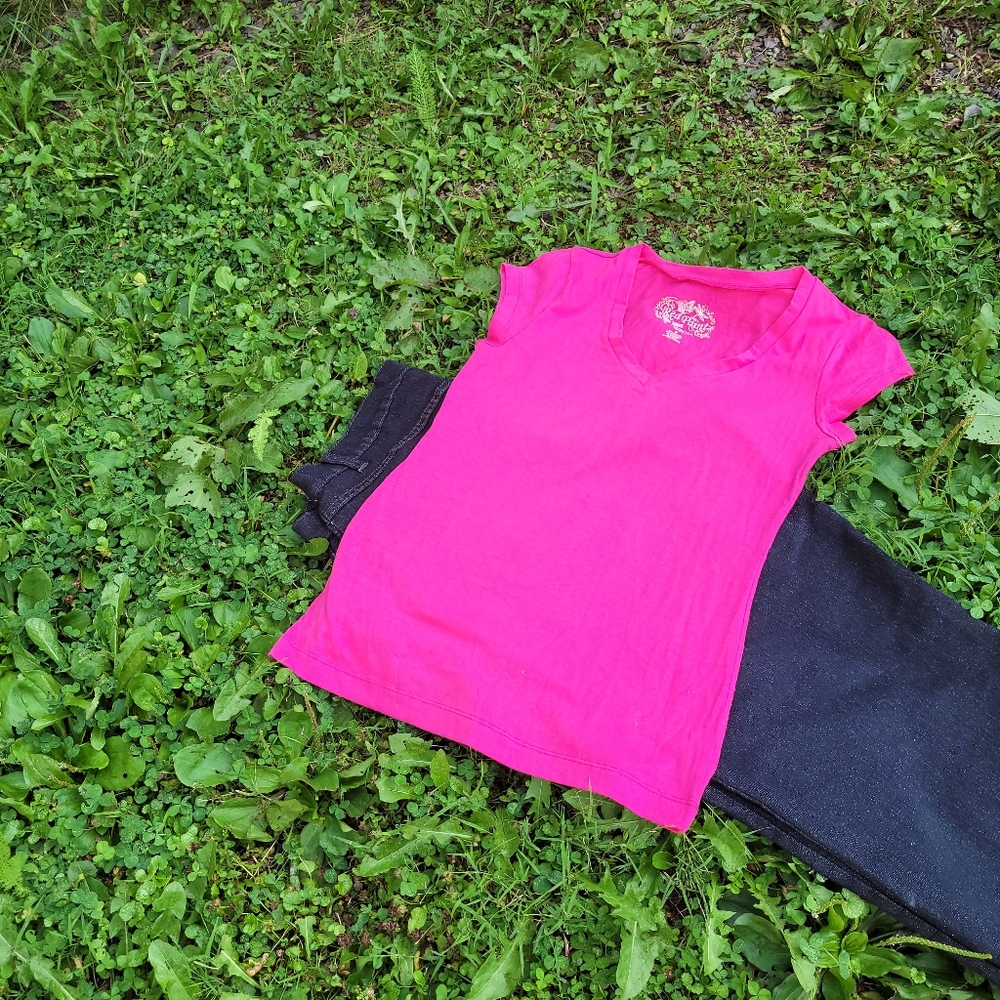 2/$10💥Baby Tee 100% cotton with trimmed V neck